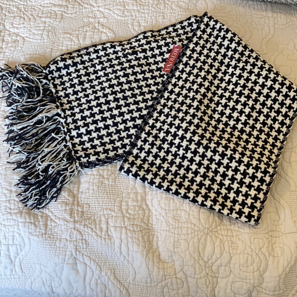 New w/tags Black and white long scarf